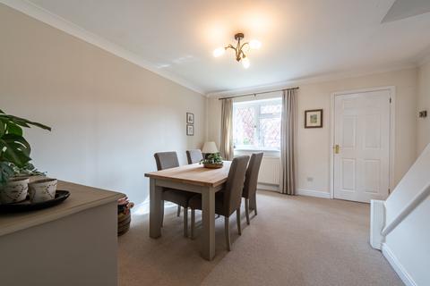 8 Borderside, Yateley, GU46 6LJ