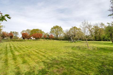 6 bedroom detached house for sale, Benover Road, Yalding, Kent, ME18 6AU