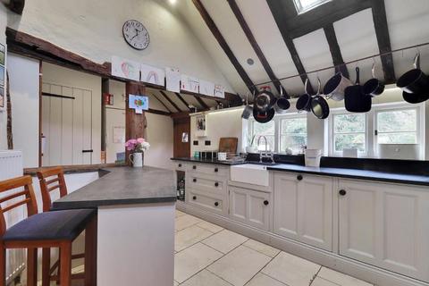 6 bedroom detached house for sale, Benover Road, Yalding, Kent, ME18 6AU