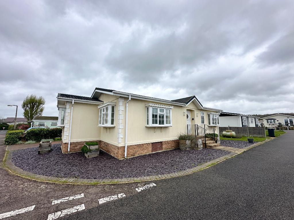 Honeysuckle Avenue, Wilstead... 2 bed park home for sale £220,000