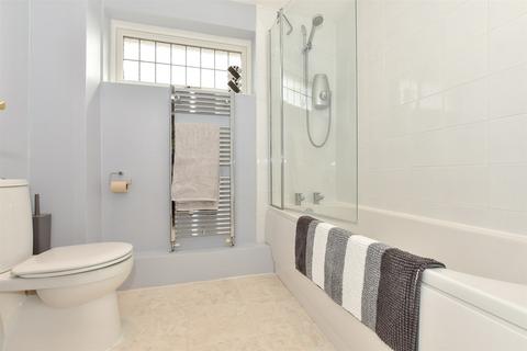 36 Worcester Close, Istead Rise, Gravesend, DA13 9LB