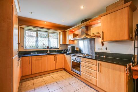 5 Spire Place, Warlingham, CR6 9LW