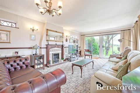 16 Mascalls Gardens, Brentwood, CM14 5LT