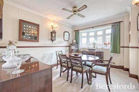 16 Mascalls Gardens, Brentwood, CM14 5LT
