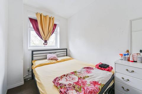 2 bedroom maisonette to rent, Warner Road, Camberwell, London, SE5