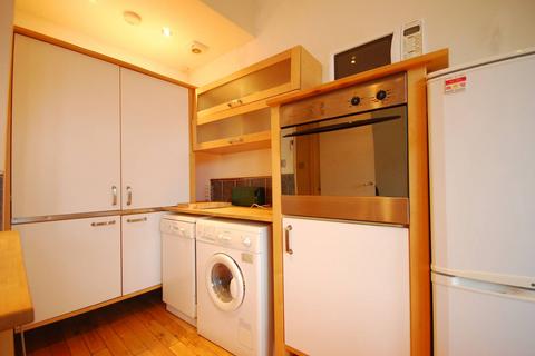 2 bedroom flat to rent, Fulham Road, Fulham, London, SW6