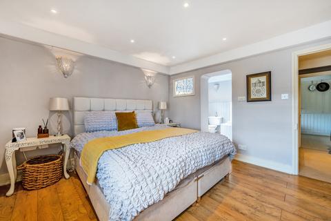 4 bedroom mobile home for sale, Queens Road, Datchet