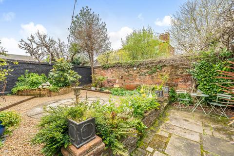 21 Queens Road, Datchet, Slough, SL3 9BN