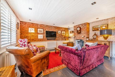 21 Queens Road, Datchet, Slough, SL3 9BN