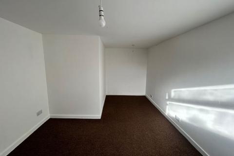 2 bedroom flat to rent, HIGH STREET, ALFRETON, DE55 7BE
