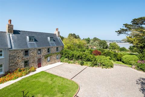 6 bedroom detached house for sale, Rustic Charm Meets Contemporary Elegance, A Beautifully Renovated Farmhouse