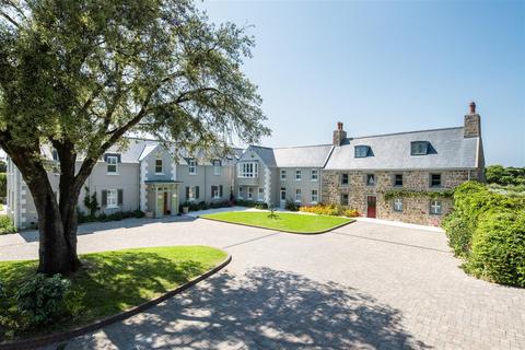 6 bedroom detached house for sale, Rustic Charm Meets Contemporary Elegance, A Beautifully Renovated Farmhouse