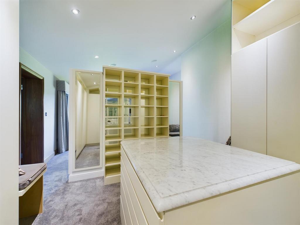 CAM02009 G0-PR0233-STILL005.jpg