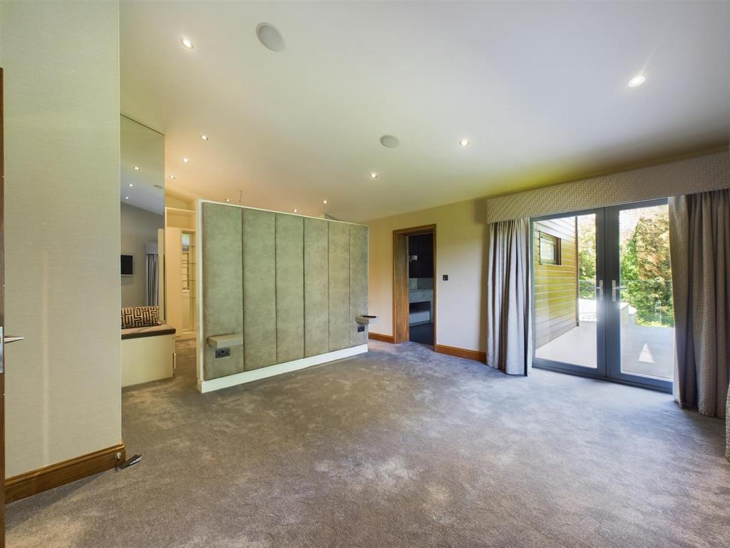 CAM02009 G0-PR0233-STILL001.jpg