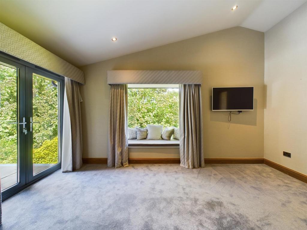 CAM02009 G0-PR0233-STILL003.jpg