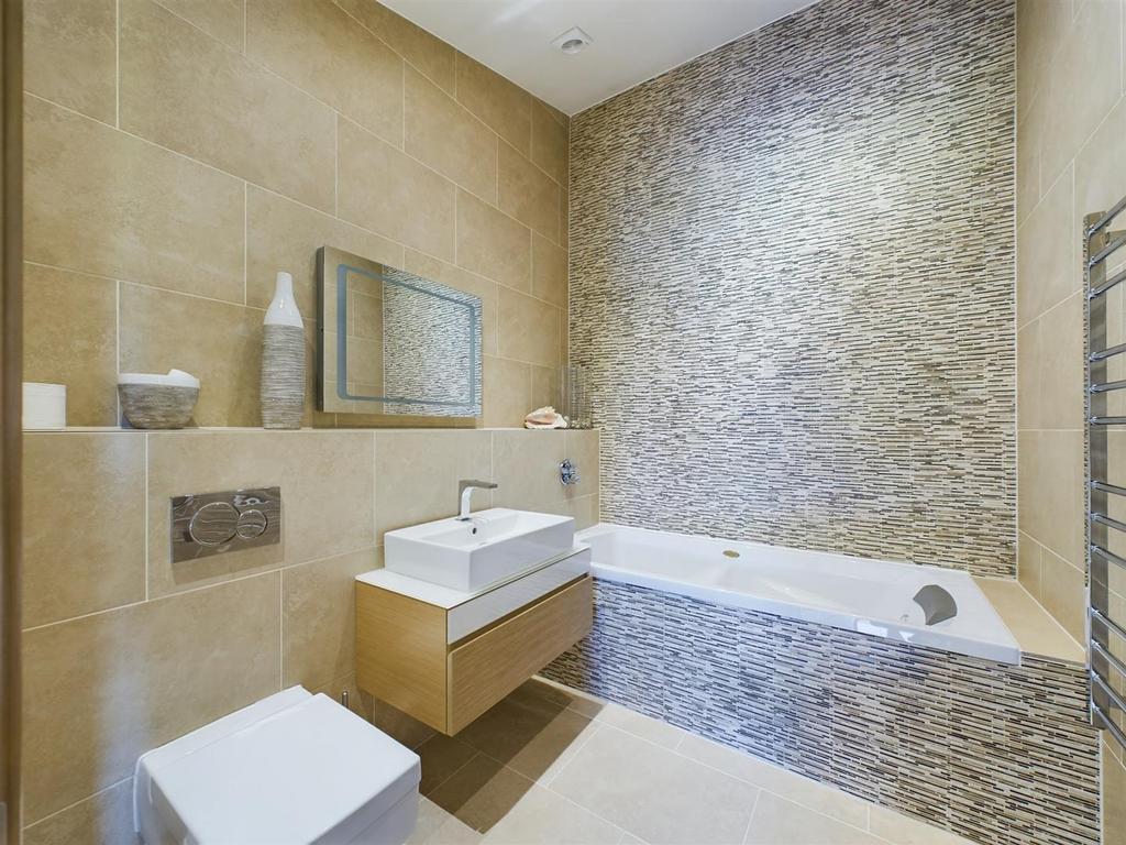 CAM02009 G0-PR0233-STILL010.jpg