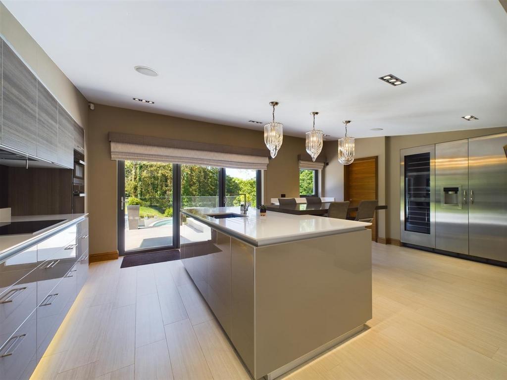 CAM02009 G0-PR0233-STILL012.jpg