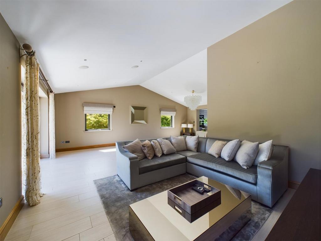 CAM02009 G0-PR0233-STILL014.jpg