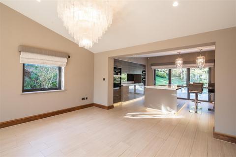 5 bedroom detached house for sale, Modern Five-Bedroom Residence With Stunning Woodland Views