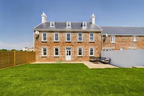 5 bedroom farm house for sale, A Spacious 5 Bedroom, 4 Bathroom Family Home