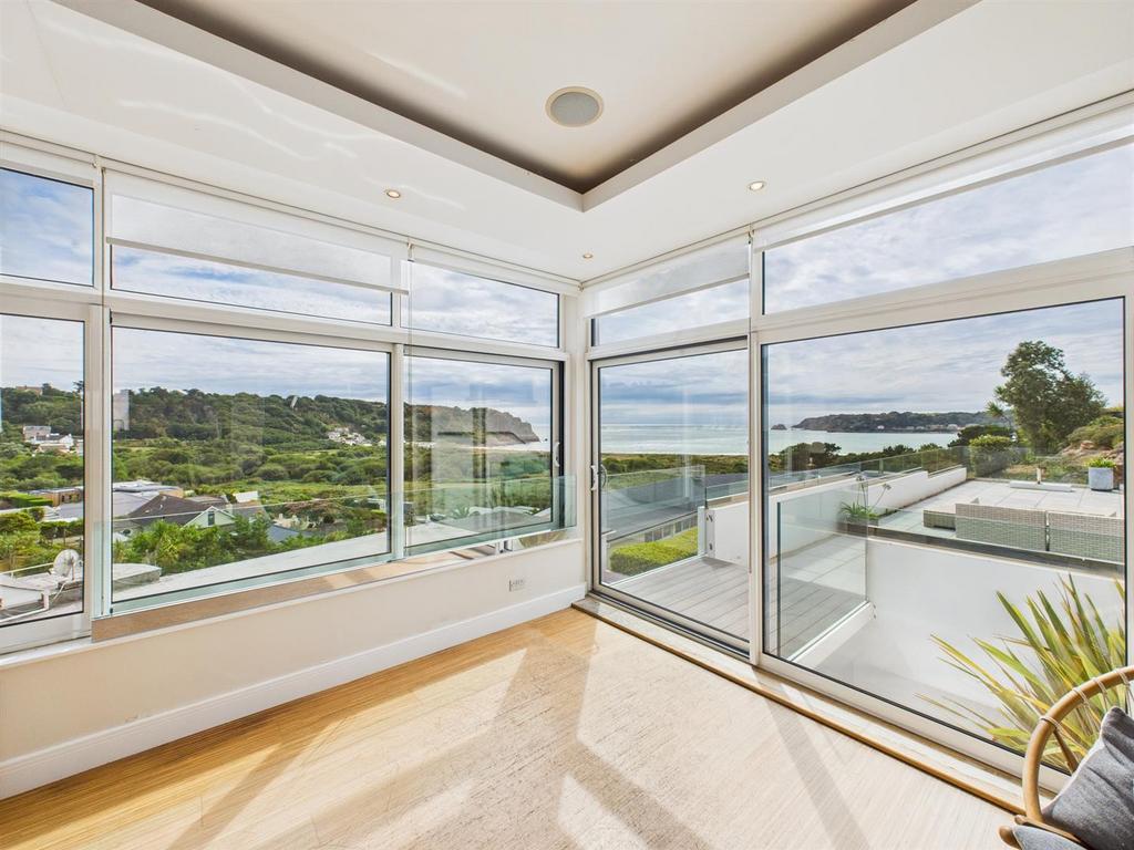 CAM04099 G0-PR0146-STILL016.jpg