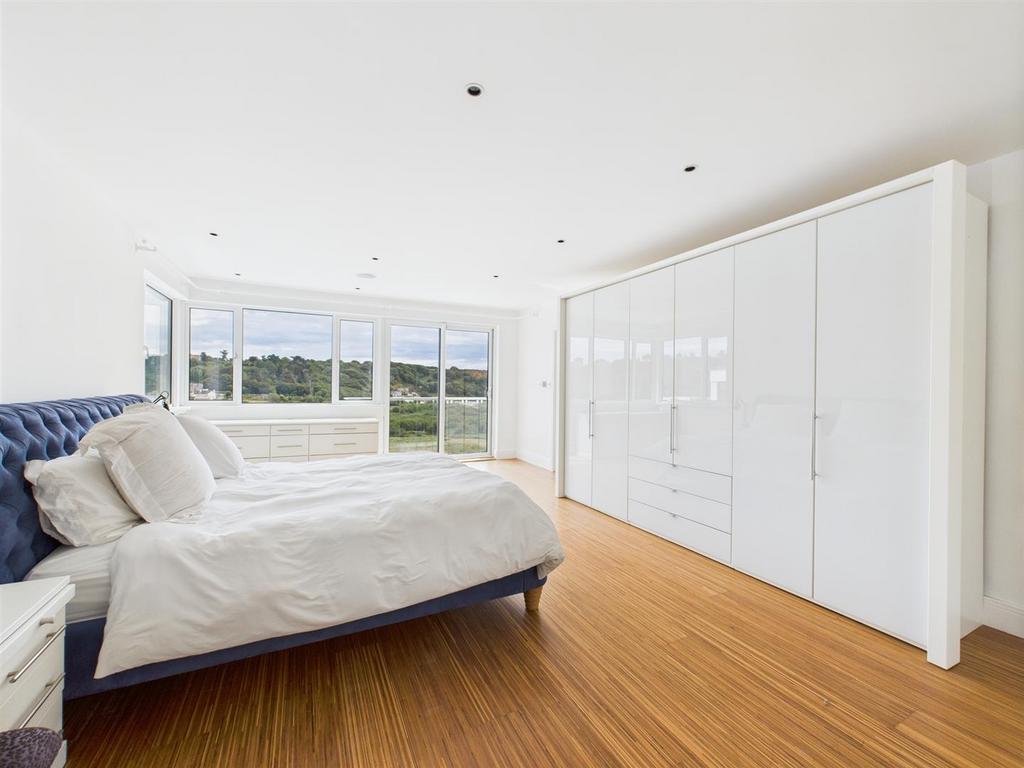 CAM04099 G0-PR0146-STILL025.jpg