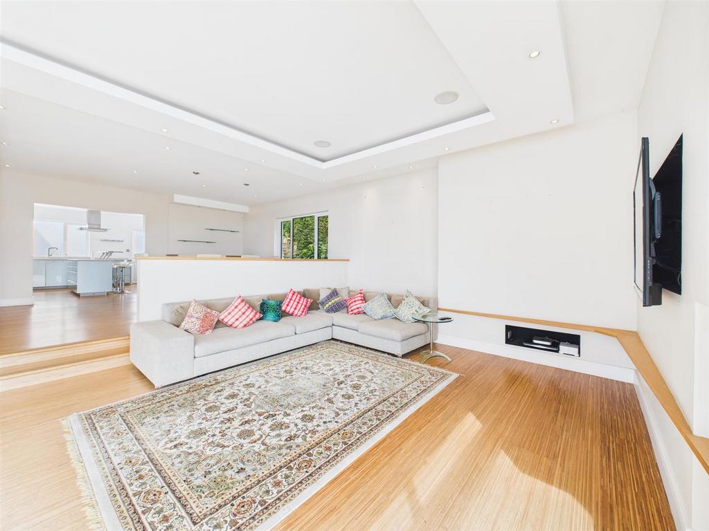 CAM04099 G0-PR0146-STILL018.jpg