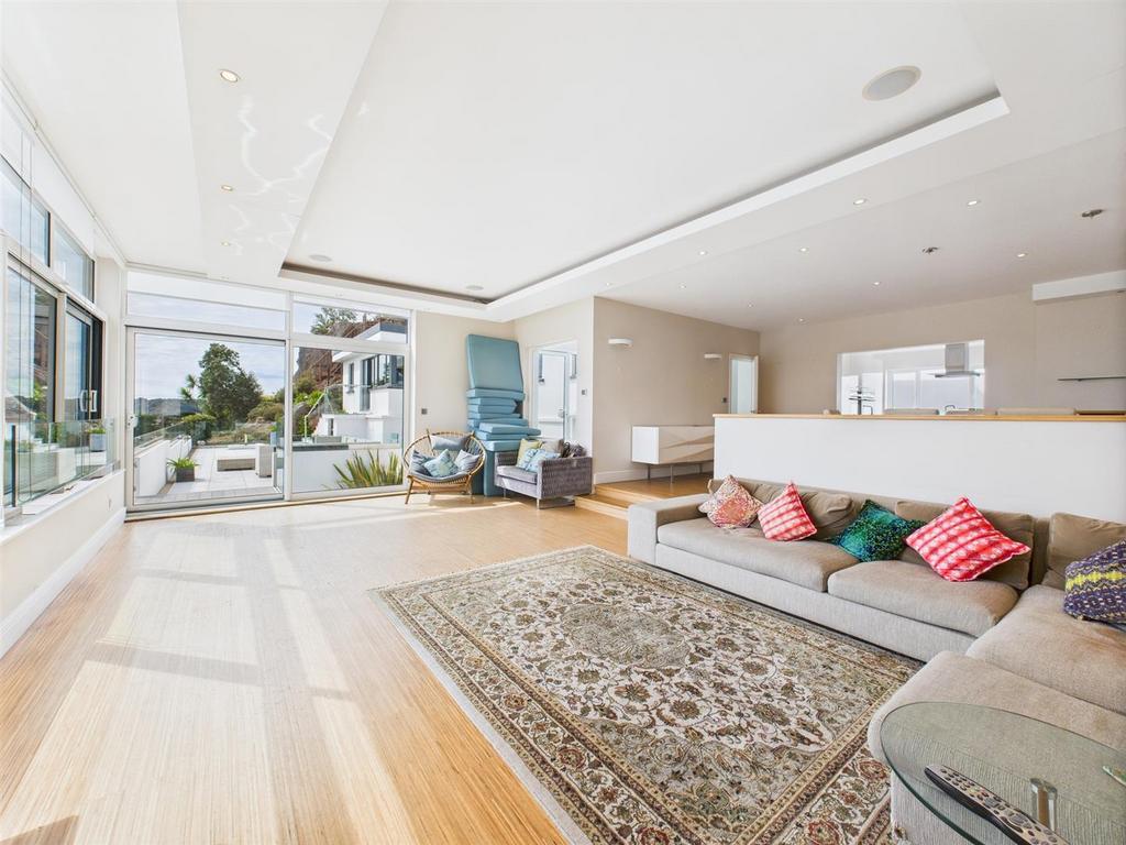 CAM04099 G0-PR0146-STILL020.jpg