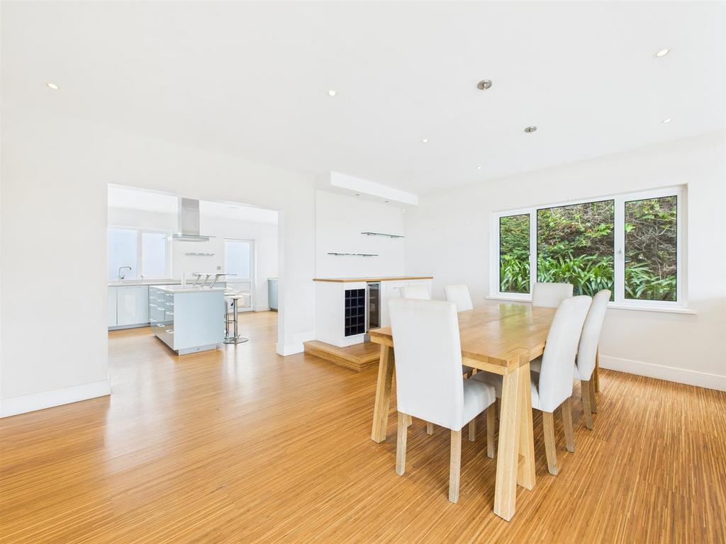 CAM04099 G0-PR0146-STILL013.jpg