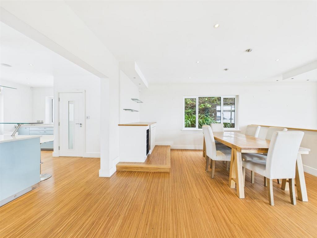 CAM04099 G0-PR0146-STILL011.jpg