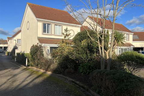 3 bedroom semi-detached house for sale, 3 Bedroom Property Featuring A Large Conservatory