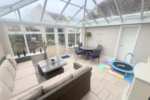 3 bedroom semi-detached house for sale, 3 Bedroom Property Featuring A Large Conservatory