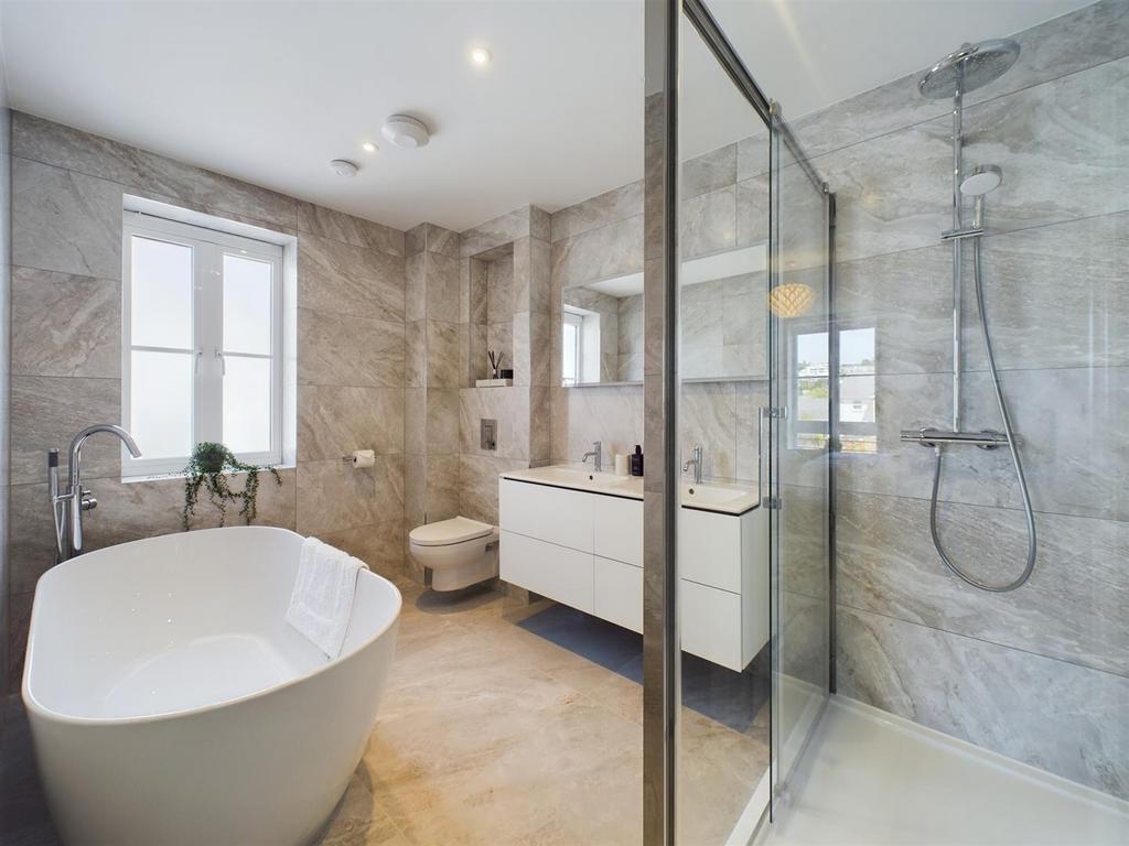 CAM02007 G0-PR0217-STILL026.jpg