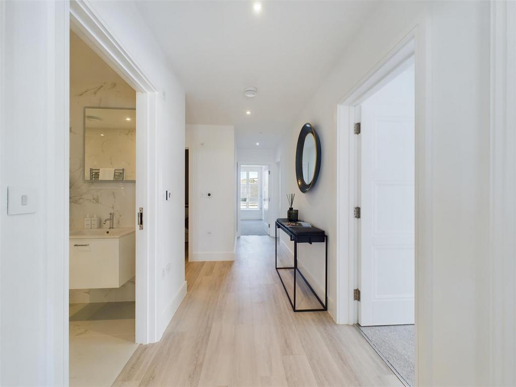 CAM02007 G0-PR0217-STILL019.jpg