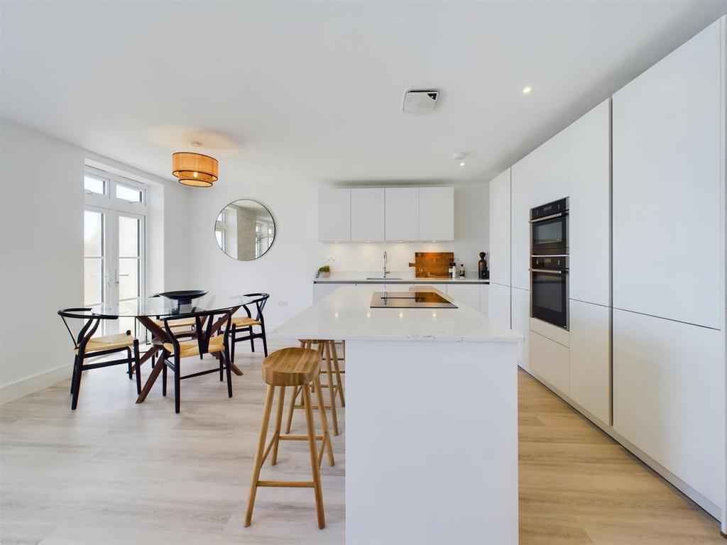 CAM02007 G0-PR0217-STILL003.jpg