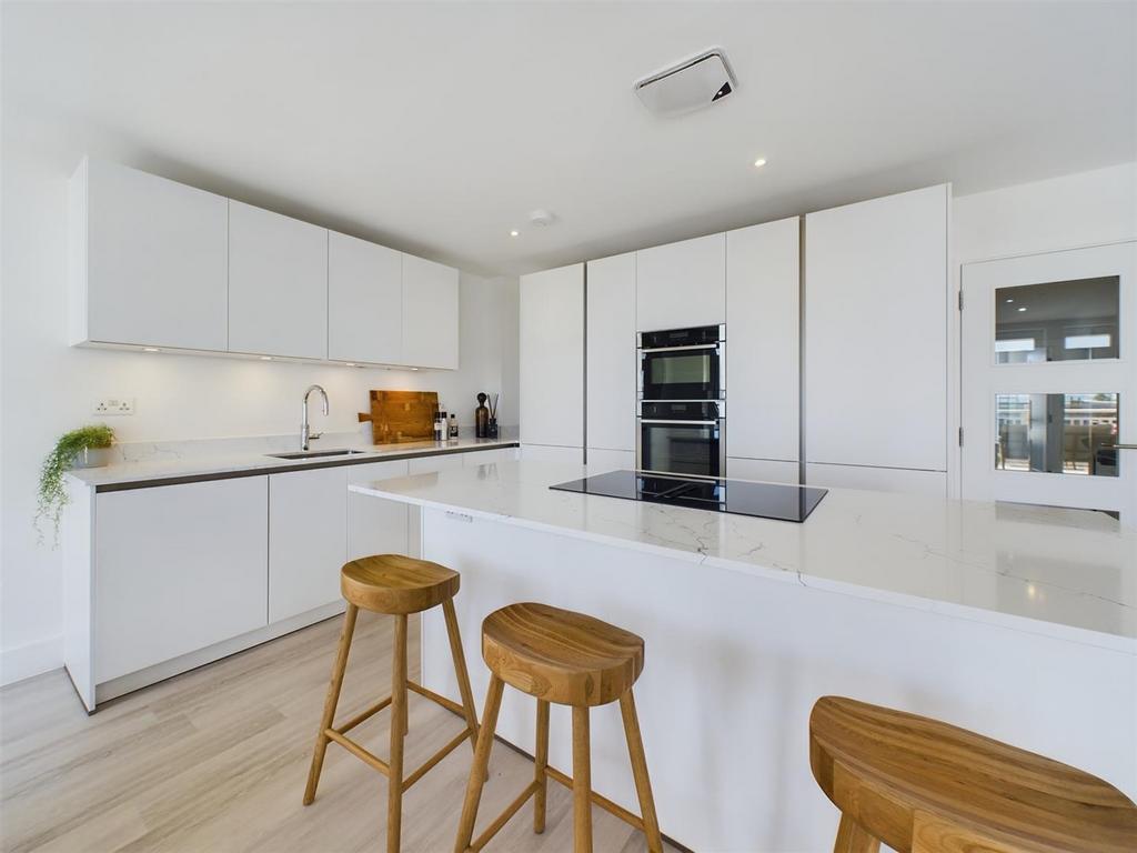 CAM02007 G0-PR0217-STILL006.jpg