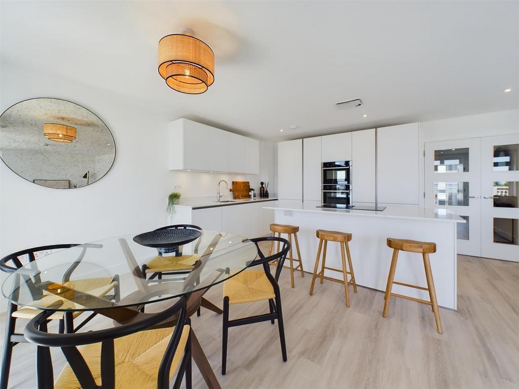 CAM02007 G0-PR0217-STILL005.jpg