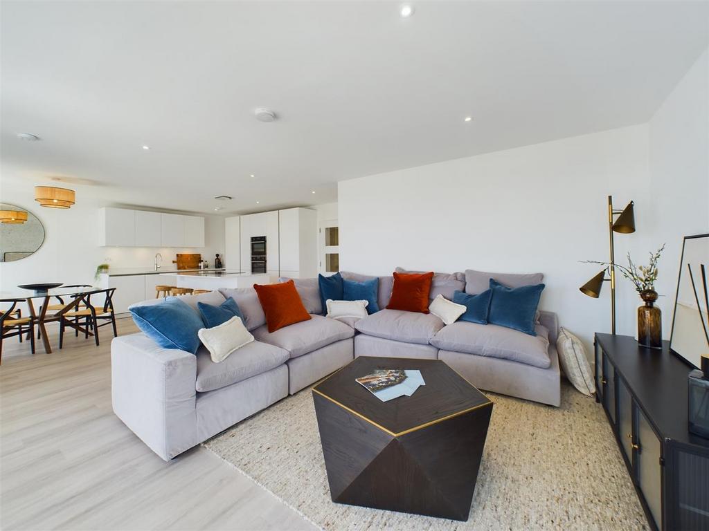 CAM02007 G0-PR0217-STILL008.jpg