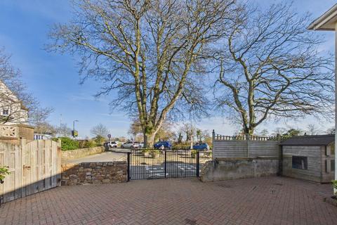 4 bedroom detached house for sale, Situated In A Popular Residential Area Of St Saviour