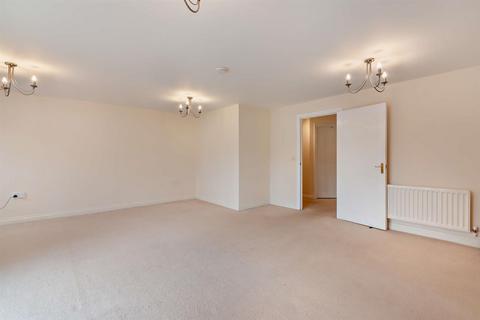 2 bedroom flat to rent, Squires House, Wantage OX12