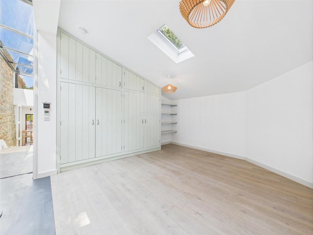 CAM04099 G0-PR0154-STILL035.jpg