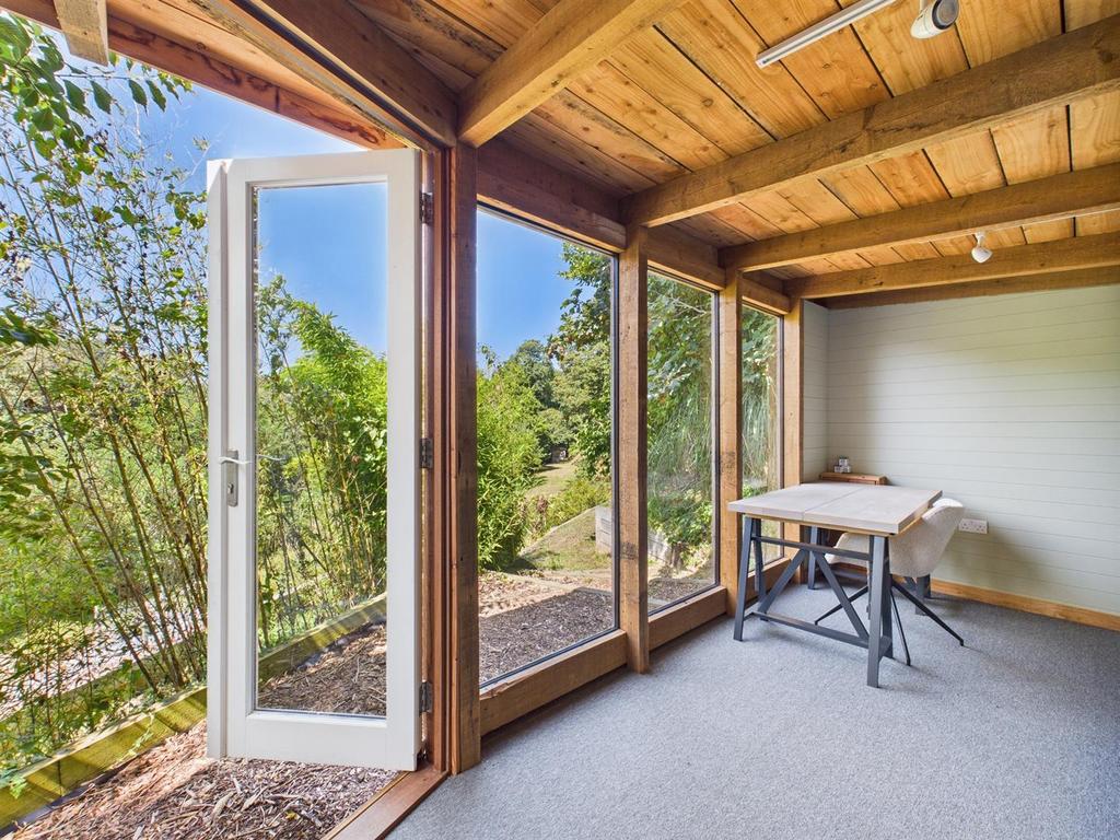 CAM04099 G0-PR0154-STILL009.jpg