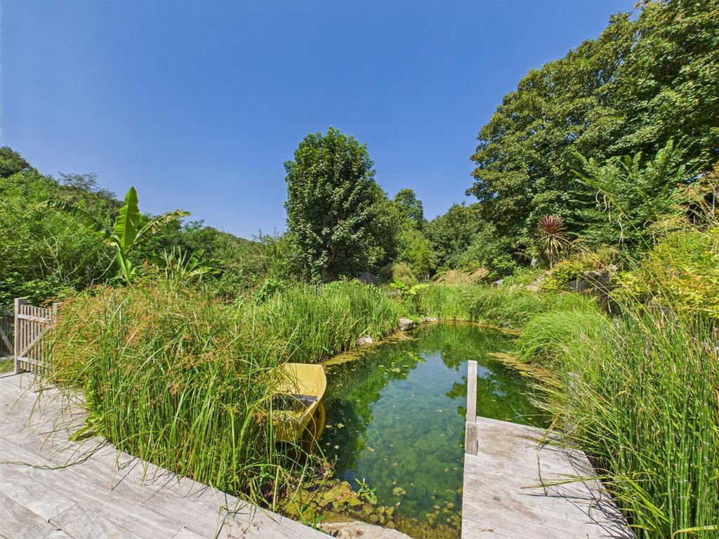 CAM04099 G0-PR0154-STILL008.jpg