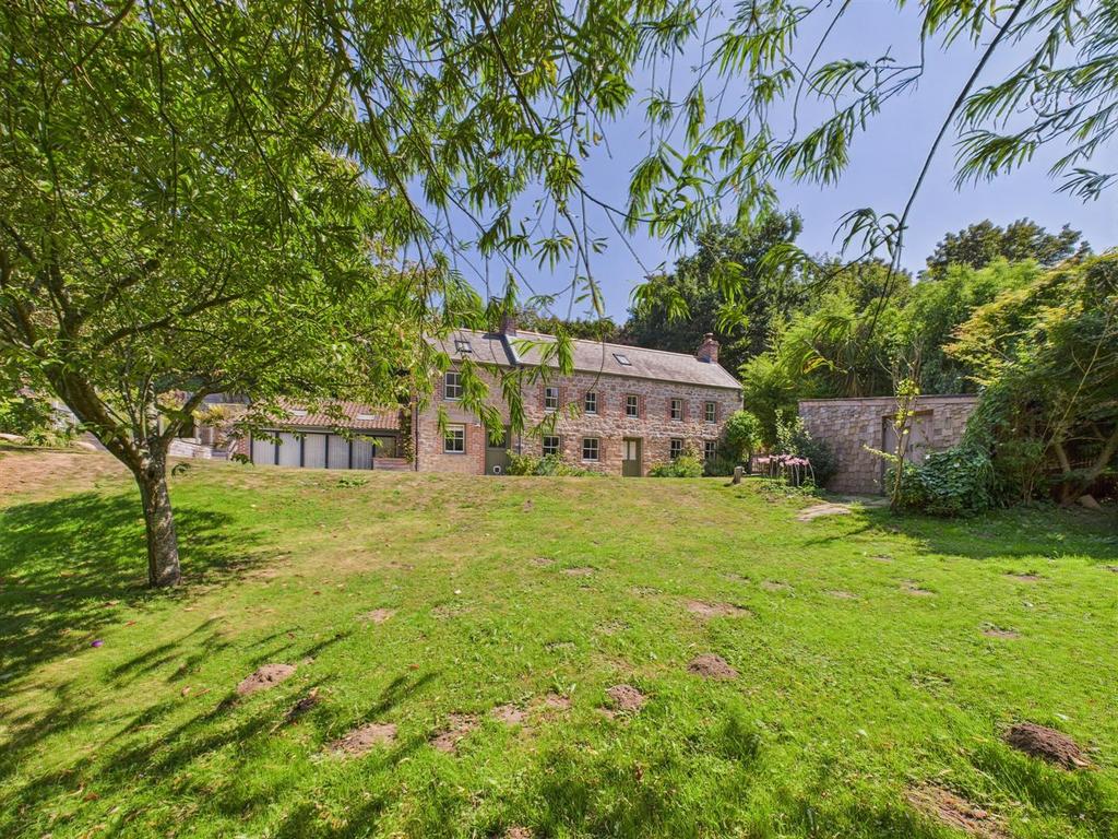 CAM04099 G0-PR0154-STILL004.jpg