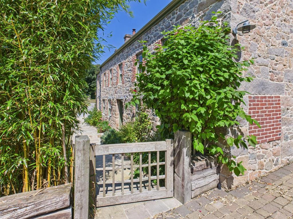 CAM04099 G0-PR0154-STILL042.jpg