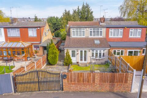 464 Arterial Road, Leigh-on-sea, SS9 4DS