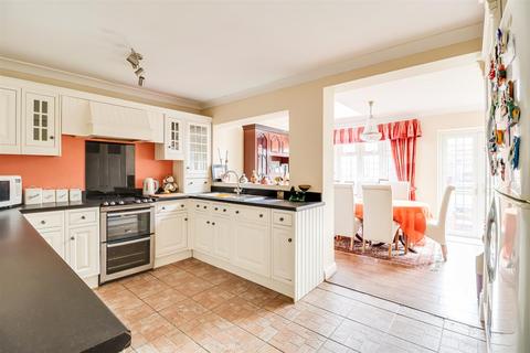 464 Arterial Road, Leigh-on-sea, SS9 4DS