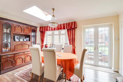 464 Arterial Road, Leigh-on-sea, SS9 4DS