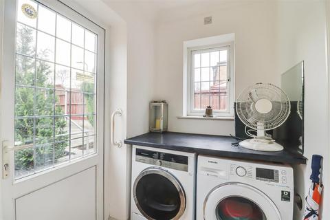 464 Arterial Road, Leigh-on-sea, SS9 4DS