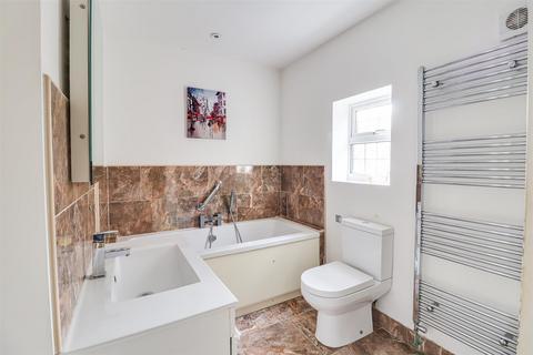 464 Arterial Road, Leigh-on-sea, SS9 4DS